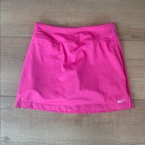 Nike Fuchsia Sports tennis Skirt size xs tiny stain on wait band but can cover